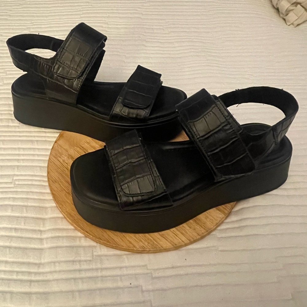 Vagabond Courtney Black Croco Platform Sandal - Picture 7 of 10